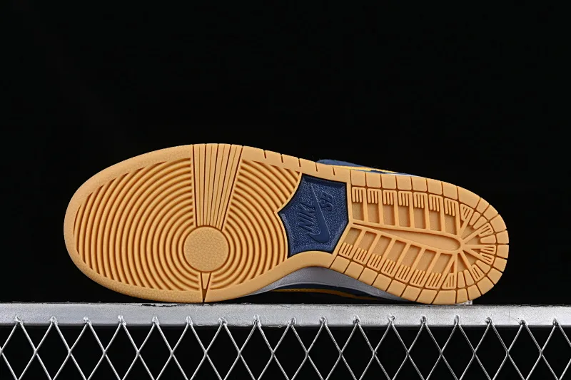 All categories Nk SB Dunk series Nk SB Dunk Low low-top skate shoes J version Nk SB Dunk Low "Barcelona" Barcelona dress color Dunk series retro low-top skate shoes DJ0606-400